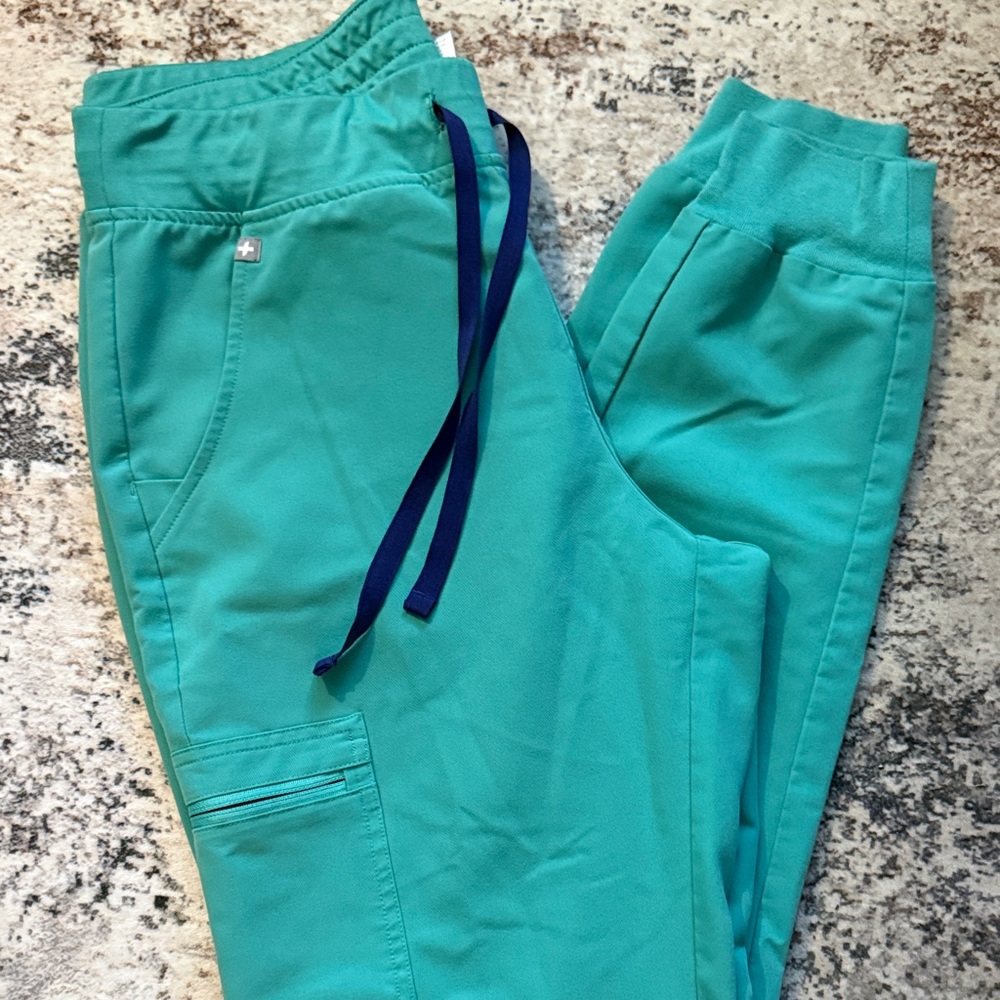 Figs surgical green Zamora jogger scrub pant